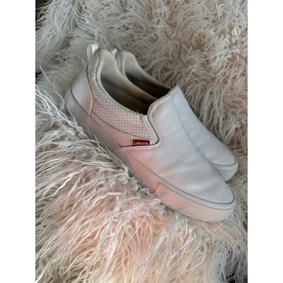 9.5 Women Levi white slip on shoes - Picture 5 of 8